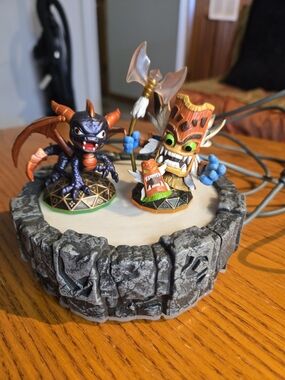 Skylanders Portal Of Power And 2 Figures For Xbox 360